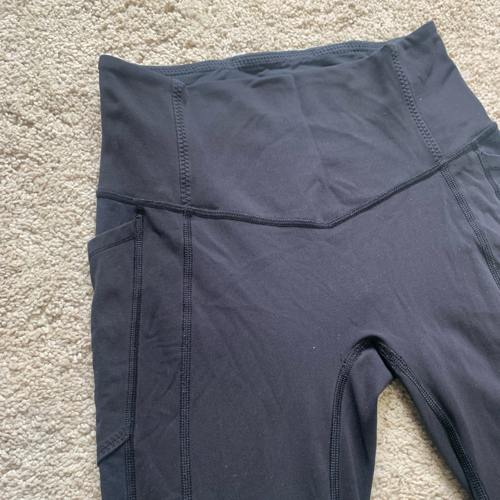 Lululemon leggings size 4 with pockets